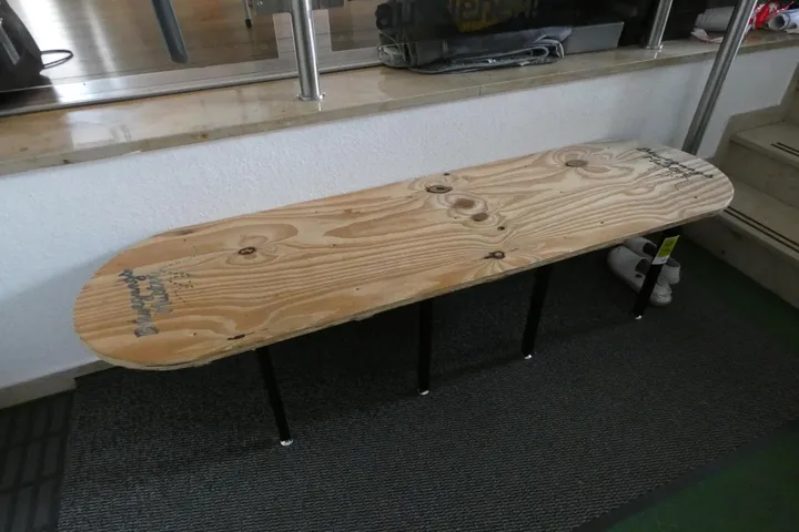 Tisch Maße in cm ca. 180 x 50 x 43